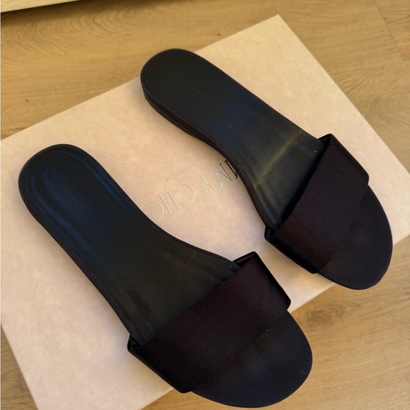 THE ROW slide - Picture 6 of 7